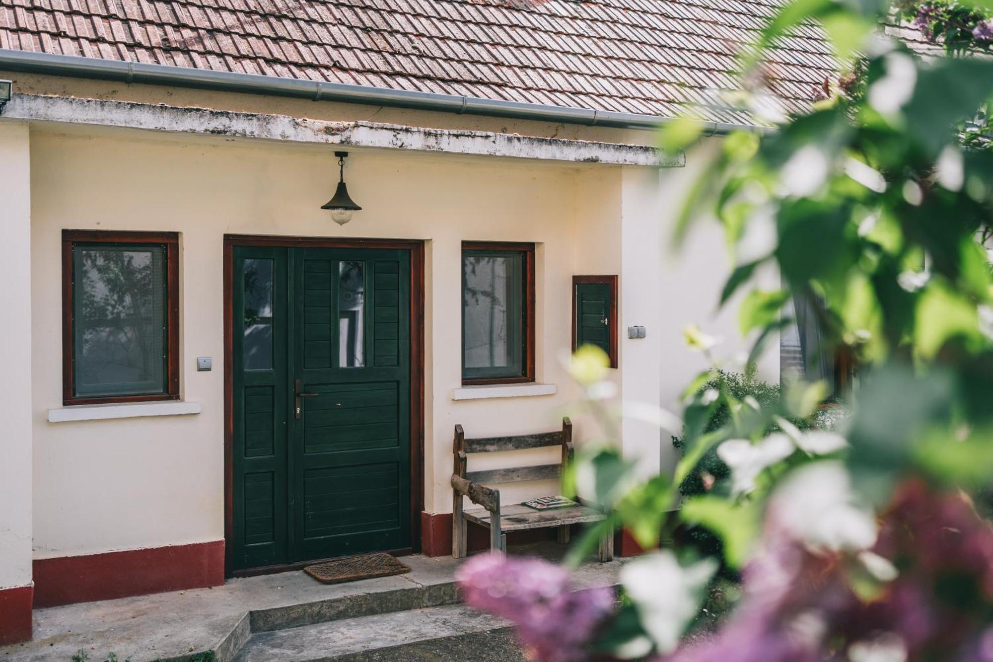 Feher Barany Apartment Szigliget Exteriör bild
