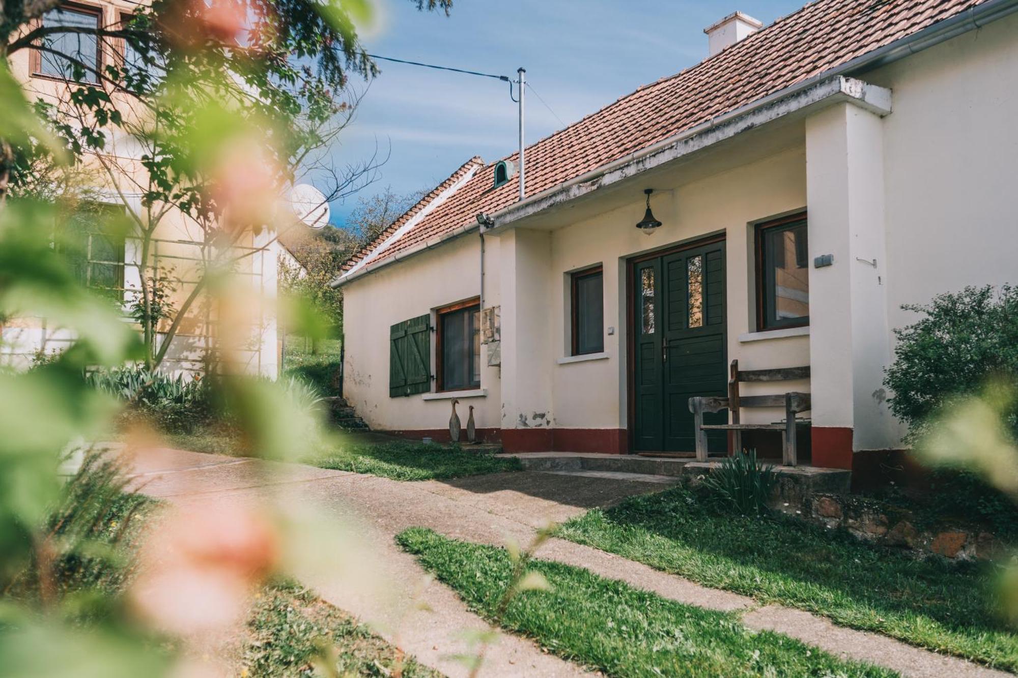 Feher Barany Apartment Szigliget Exteriör bild